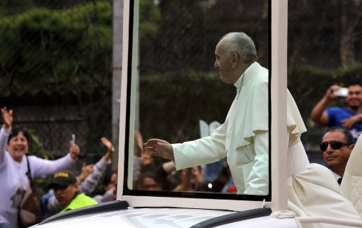 تسويق الخير والشر في كولومبيا بين البابا واسكوبار