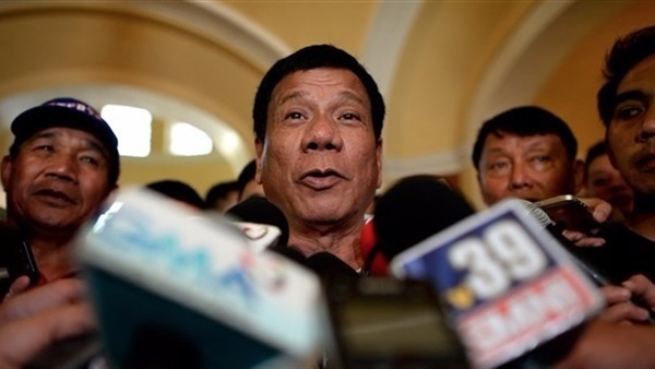 الرئيس الفيليبيني يصف الديكتاتور الراحل ماركوس بأنه 