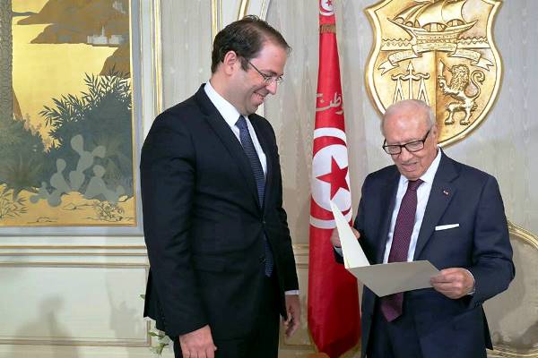 التعديل الحكومي في تونس يعزز سلطات السبسي