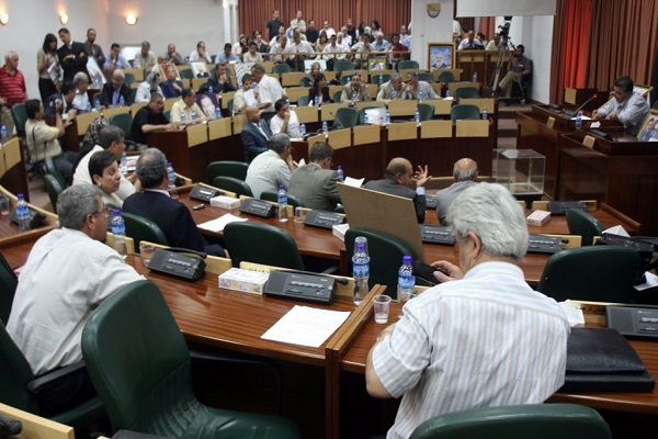 المجلس التشريعي ينهش جيوب الفلسطينيين
