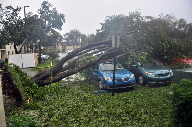 الاعصار إرما يجتاح فلوريدا وترمب يعلن حالة الكارثة الطبيعية