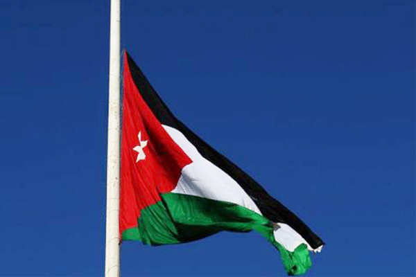 الأردن: تنكيس علم السارية حدادًا على ضحايا سيناء