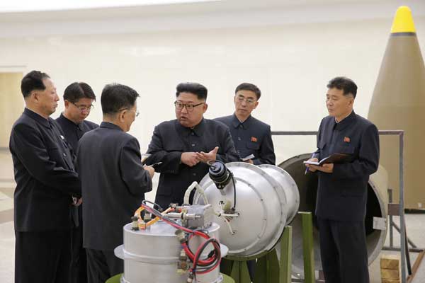 كوريا الشمالية تتعهد بتعزيز برامج تسلحها