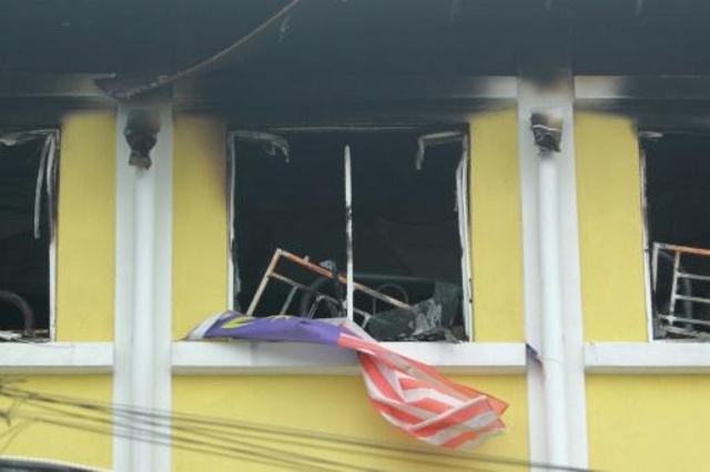 24 قتيلا معظمهم من الفتية في حريق مدرسة دينية في ماليزيا