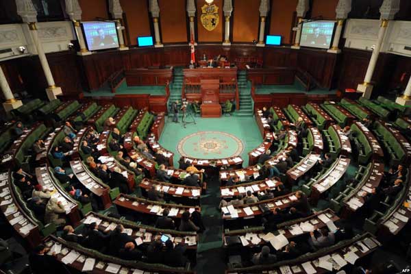 البرلمان التونسي يقرّ قانوناً مثيراً للجدل حول الفساد