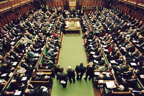 البرلمان البريطاني يقر قانون بريكست في تصويت أولي