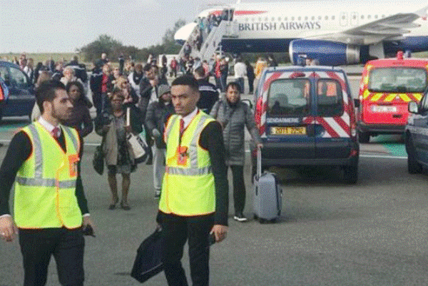 إخلاء ركاب طائرة بريطانية في مطار شارل ديغول