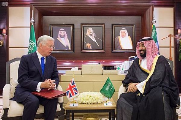 السعودية وبريطانيا توقعان اتفاقية تعاون عسكري وأمني