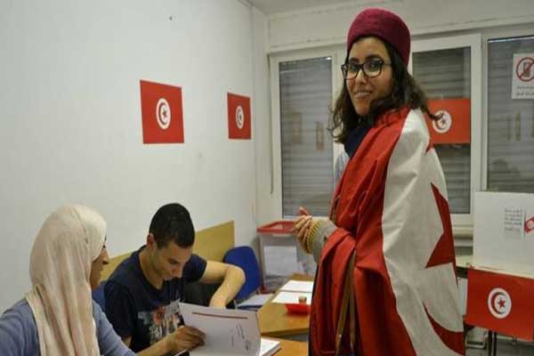 تونس تُرجئ أولى انتخاباتها البلدية بعد الثورة