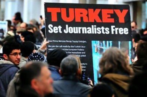 محكمة تركية تقضي بسجن 14 محاميا بتهم 