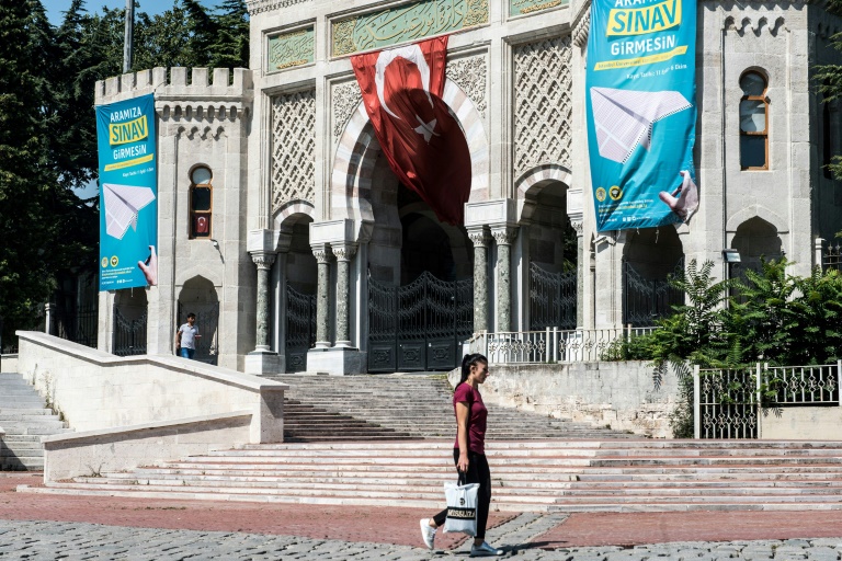 أصحاب المؤهلات الشباب يختارون هجرة تركيا بحثا عن مستقبل أفضل