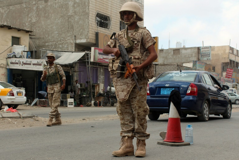 جندي يمني يقتل ثلاثة من عناصر القاعدة بعد اغتيالهم لوالده