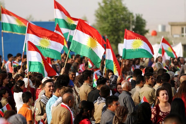 اكراد امام احد مراكز الاقتراع للاستفتاء بكردستان العراق
