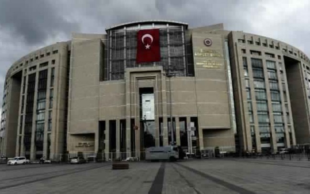 تركيا تستأنف محاكمة مدرسَين مضربَين عن الطعام