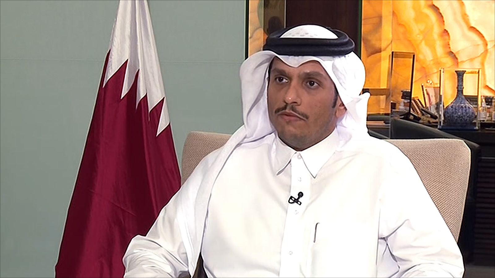وزير خارجية قطر يحذر من دفعها باتجاه ايران