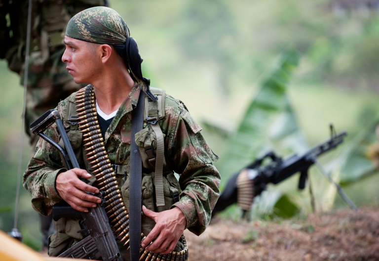 كولومبيا تتوصل الى هدنة تبدأ الأحد مع آخر مجموعة متمردة في البلاد