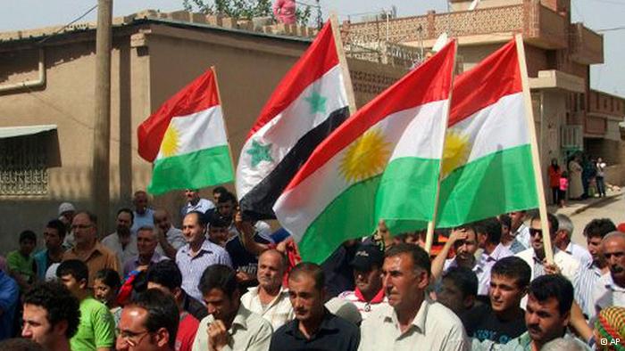 اكراد سوريا يحتفلون تضامنا مع كردستان العراق