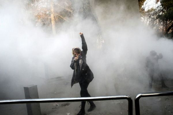ناشطون إيرانيون ينفون مزاعم قائد الحرس الثوري