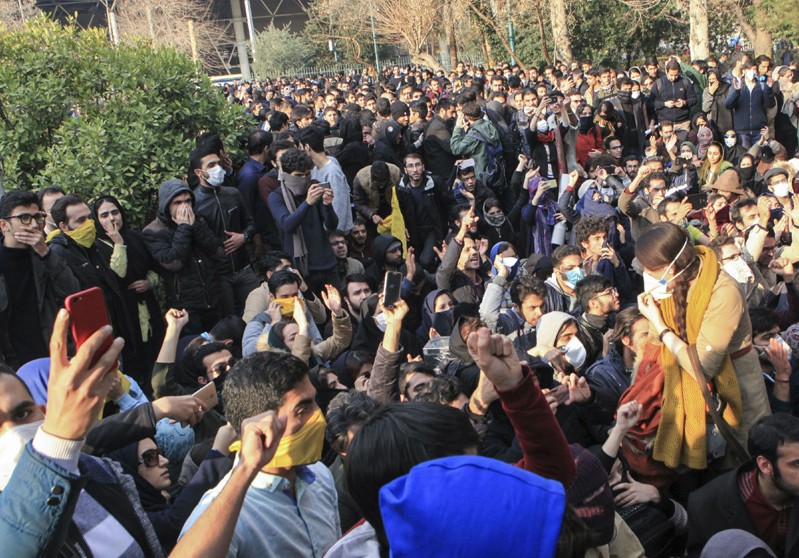 إيران تبدأ إطلاق سراح معتقلي الاحتجاجات
