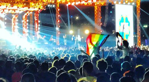 مصر: الإفراج بكفالة عن شاب وشابة رفعا علمًا يرمز الى المثليين