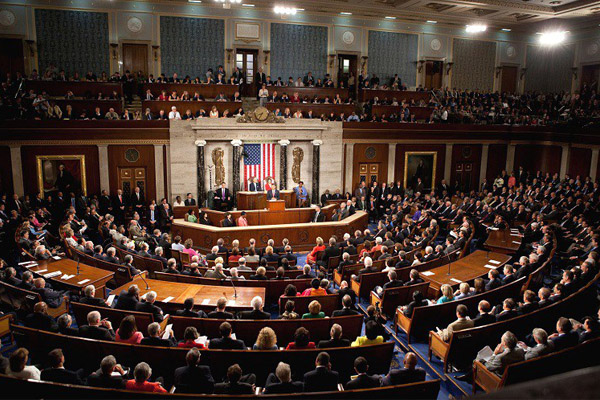 أعضاء الكونغرس سيتسلمون نسخًا من كتاب «فضائح ترمب»
