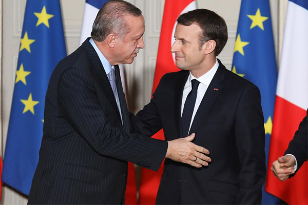 ماكرون لأردوغان: عضوية تركيا «الأوروبية» بعيدة