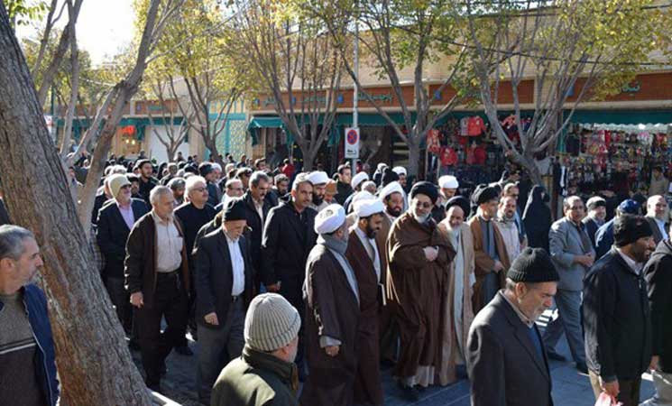 عشرات الآلاف من مؤيدي النظام يتظاهرون في ايران