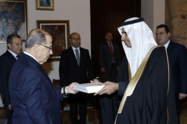 السفير السعودي يسلم أوراق اعتماده للرئيس اللبناني