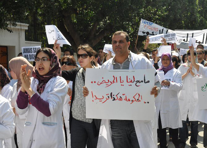 آلاف الأطباء يتظاهرون في الجزائر