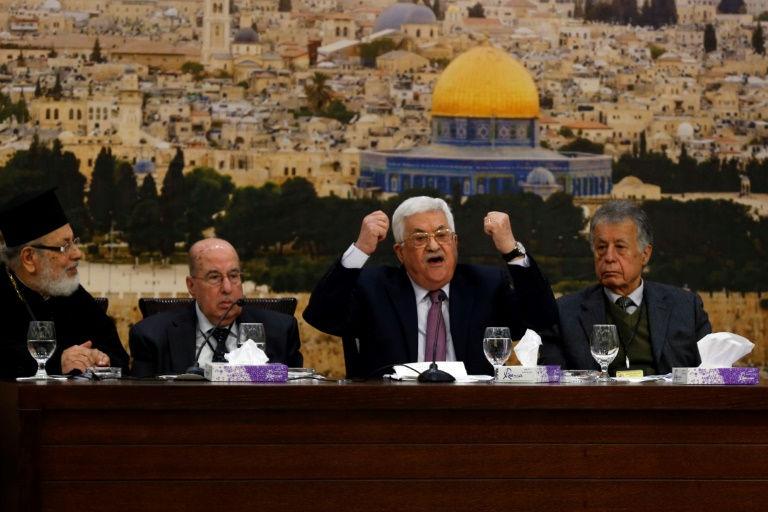 الفلسطينيون يواجهون قرارًا خطيرًا حول سحب الاعتراف باسرائيل