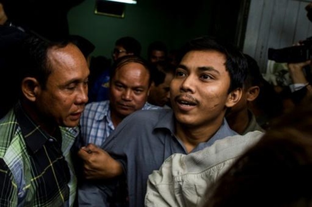 بورما توجه الى صحافيين اثنين في رويترز تهمة انتهاك 