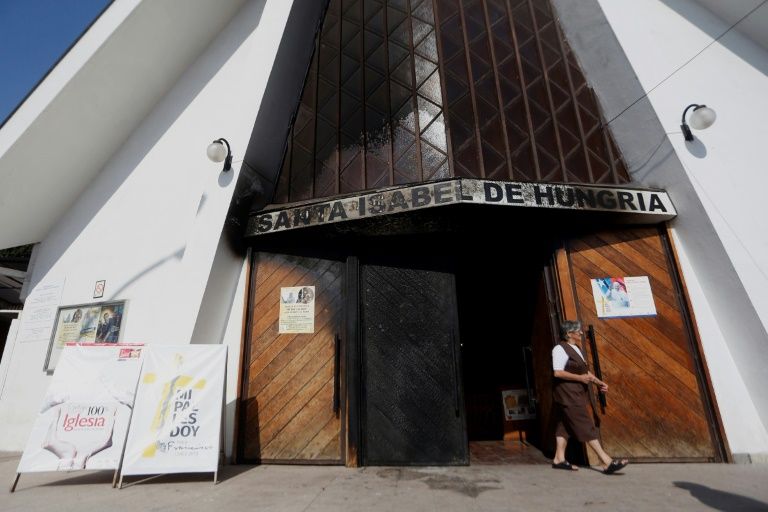 تفجيرات استهدفت ثلاث كنائس في تشيلي قبل زيارة البابا