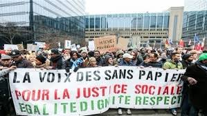متظاهرون في بروكسل يطالبون باستقالة وزير سهل طرد سودانيين