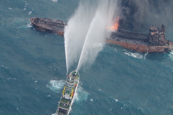 غرق ناقلة النفط الايرانية المشتعلة قبالة سواحل الصين ولا ناجين