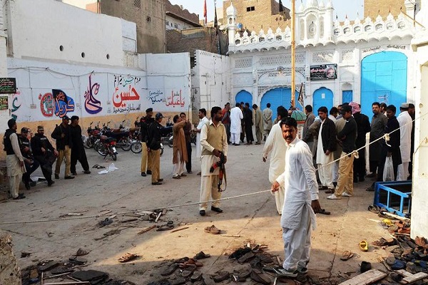 علماء يحرمون التفجيرات الانتحارية في باكستان