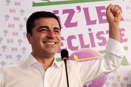 زعيم أكبر حزب مناصر لأكراد تركيا يتخلى عن طموحه السياسي