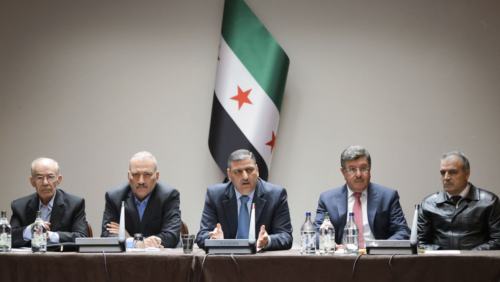 وفد الهيئة السورية للمفاوضات يصل لندن