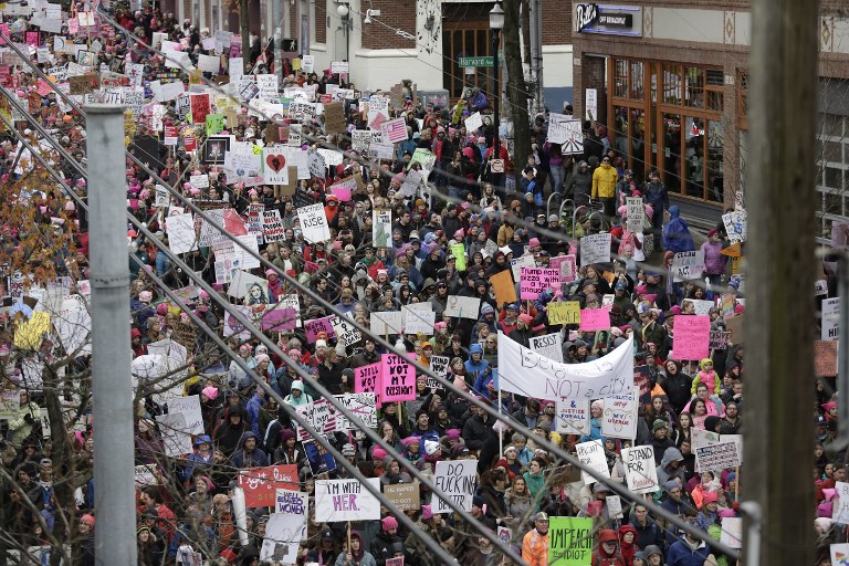 مئات الاف المتظاهرين في مسيرات النساء المناهضة لترمب