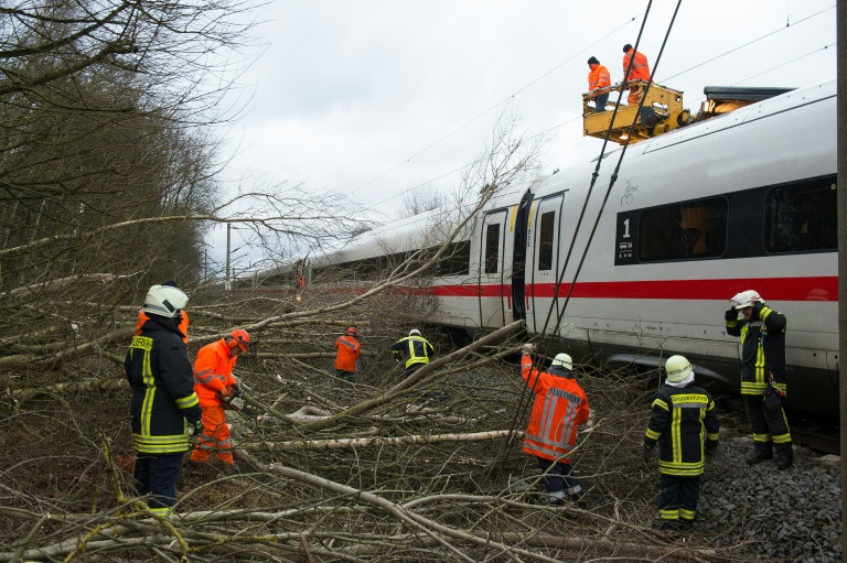 استئناف بطيء لحركة القطارات في ألمانيا بعد العاصفة القوية