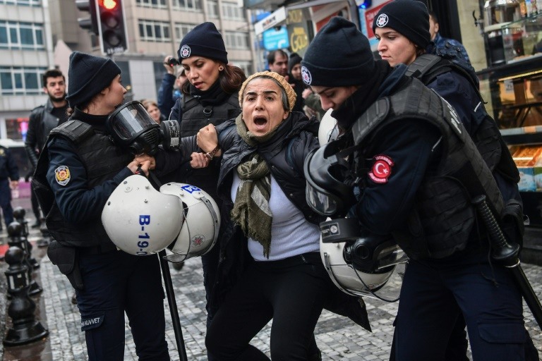 عشرات الموقوفين في تركيا بتهمة 