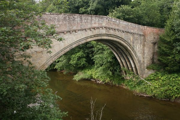 الجسر الحجري الصغير الذي غيّر التاريخ البريطاني