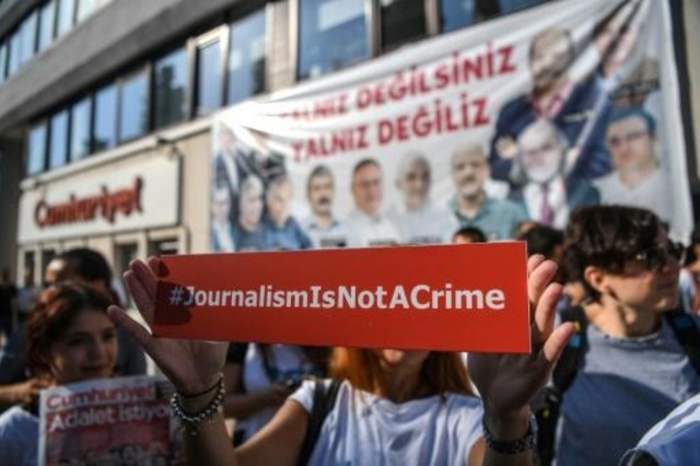سجن خمسة صحافيين أتراك بتهمة 