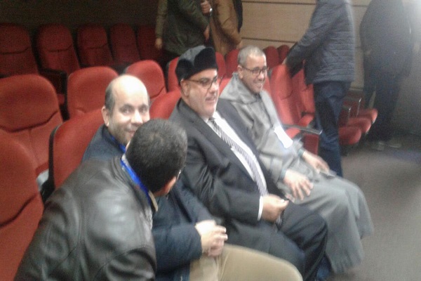 المغرب: ابن كيران يرفض الجلوس بجانب قيادة الحزب