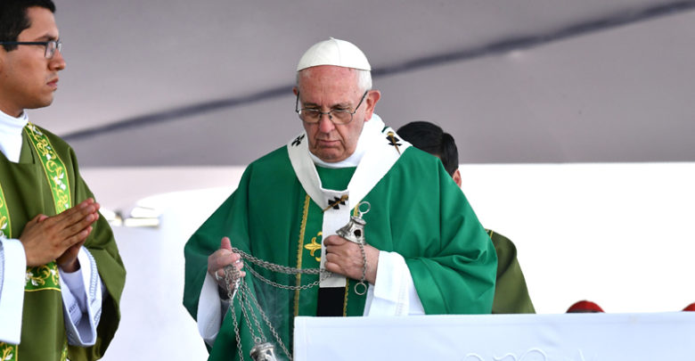 البابا فرنسيس يدين الفساد والسياسة 