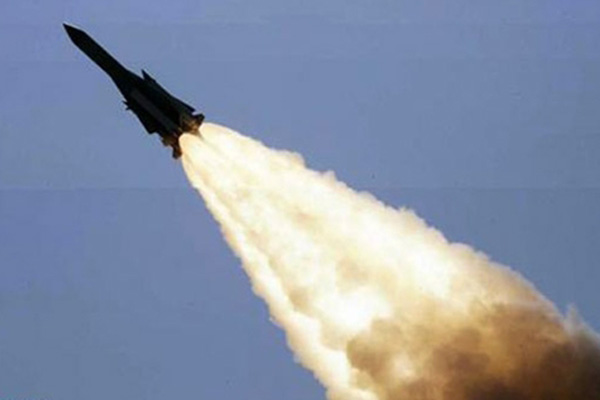 إيران تطلق صاروخي كروز «قدير ونصر»