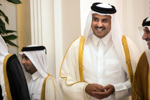 أمير قطر يعزي الرئيس الاماراتي بوفاة والدته رغم القطيعة بين البلدين