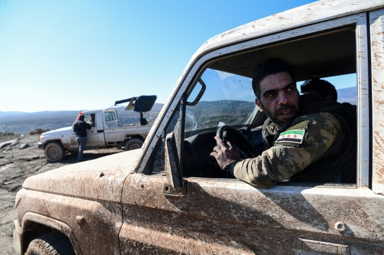 تركيا تستعد لتدفق مدنيين إلى حدودها هربا من الهجوم في شمال سوريا