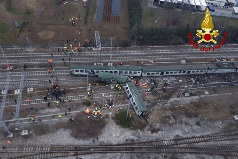 ثلاثة قتلى في خروج قطار عن سكته بالقرب من ميلانو