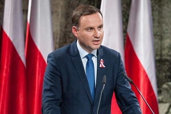 الرئيس البولندي يتعهد مراجعة تشريع بشأن المحرقة أغضب اسرائيل