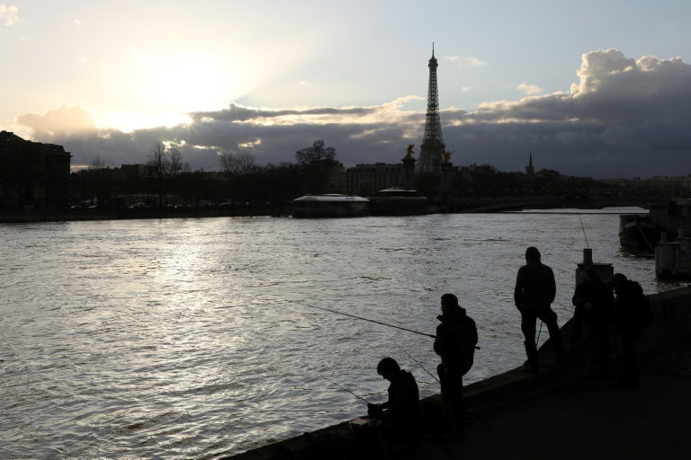 استمرار ارتفاع منسوب المياه في نهر السين في باريس